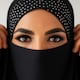 Activista SE Quitó El Velo Islámico en Vivo Para Celebrar que Irán Subdendió la Ley Sobre El Uso Obligatoria del Hijab