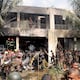 AVIón Militar se Estrella contra una universidad en bangladés y causa al menos 16 muertos