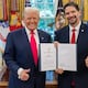 Pablo Zambrano presente credenciales como Embajador de Ecuador en ee. Uu. un Donald Trump