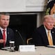 'La gente no va de pesca en submarinos': Trump y el secretario de Guerra respaldan ataques a supuestas embarcaciones con droga